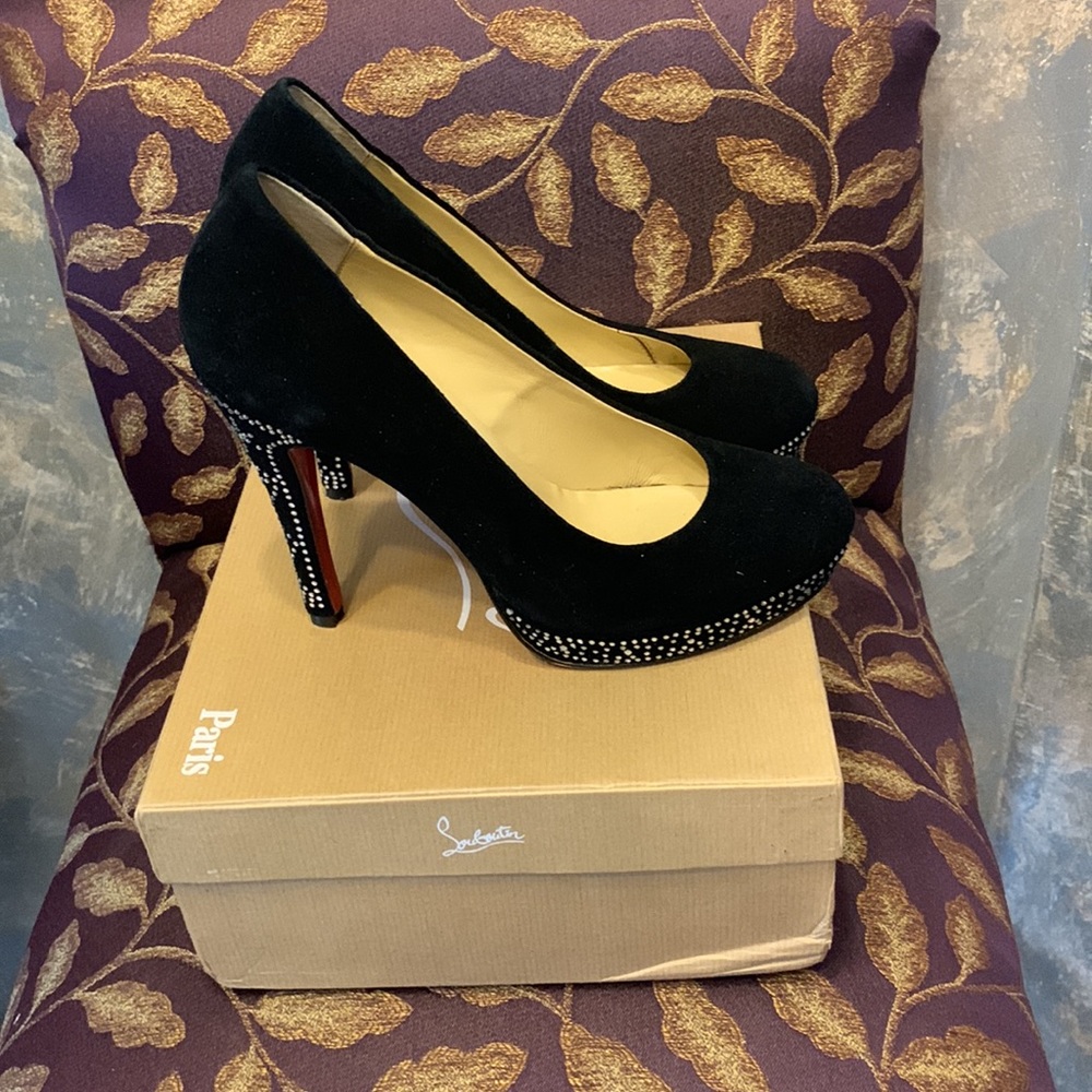 Designer Shoes - Picture 2 of 5